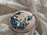 リボン刺繍*アンティークレース*薔薇*ブローチ*bの画像