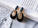 Y1075-ヴィンテージイヤリング U.S.A. 1970〜80s Black acrylic gold-tone dropの画像