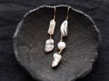【K14gf】 Baby Baroque Pearl Asymmetry Earrings／バロックパールピアス（Gray）