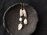 【K14gf】 Baby Baroque Pearl Asymmetry Earrings／バロックパールピアス（White）