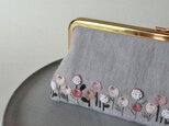 ビーズ刺繍がま口ポーチ　グレー地の画像