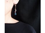 Bluegreen Kyanite × Chain Earrings／ブルーグリーンカイヤナイト×チェーン フレンチピアスの画像
