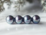 漆黒の照り★ピーコック貝パールの4粒ラインブローチ　～Francesの画像