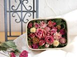 With gratitude..a box of rosesの画像