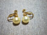 ボタンパール☆イヤリング　金具ゴールド9ｍｍ