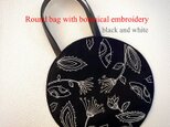 ※送料無料/クリーミー糸ボタニカル刺繍の丸いかばん