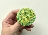 spring green salad 春のグリーンサラダ　刺繍丸ブローチ