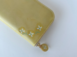 イタリアンレザー × 刺繍革財布『hana＊hana』イエロー（牛革）長財布☆ラウンドファスナー☆の画像