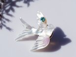 宝石を運ぶツバメのブローチ　～The Happy Prince