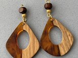 ウッドビーズピアス ウッドビーズブラウンとバイカラーウッドチャームの大ぶりピアス