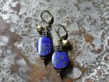 楕円型ラピスラズリとoldメタル、民族鈴のピアス