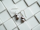 双子パールの艶やかピアス（B）