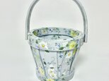 ソフトライラック色の、デイジーと野の花の小物入れのの画像