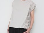 frill tops / pale grayの画像