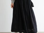 特別感のある ふんわり広がるフラワー刺繍ロングスカート 裏地付き ギャザースカート ブラック250603-3