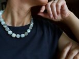 ニュアンスカラー。ムーンストーンのネックレス