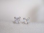 6月誕生石ピアス moonstone