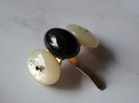 黒瑪瑙と黒金魚のポニーフックの画像