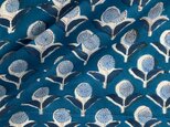 インド ブロックプリント生地 [50cm単位] デイジー ブルー地 花 フラワー マーガレット 花 IF0292