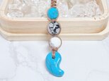 旅のお守りにも◎災いから身を守り、前に進む力を♪銀龍オニキス・ハウライトターコイズ（トルコ） 天然石 勾玉ストラップ