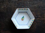 【サマー特価¥1500→¥850】カラフルな筍が可愛い◆久谷焼　野菜文色絵六角皿　暮らしに　和食器　工芸品　現代品の画像