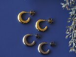 黄昏月のピアス★サージカルステンレス・中空モチーフのスタッドピアス　～Silver/Goldの画像
