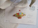カラフルなエナメルの花かごブローチ