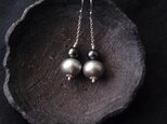 【SV】Green Gray × Navy Pearl Earrings／バイカラー パールピアス（グリーングレー×ネイビー）
