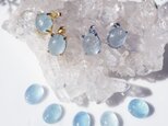 大粒ぽってりアクアマリンのカボションピアス　～碧水（へきすい）