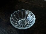 【サマー特価¥2200→¥1100】花形で素敵◆見込みに花文様。大正時代　プレスガラス深皿　古民家　古道具　骨董/antique