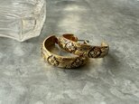 P713-ヴィンテージピアス U.S.A. 1970〜80s Gold Tone Floral Hoop