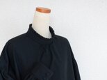 後ろボタンのオーバーブラウス　ブラック　コットン
