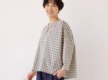 【季節を繋ぐ着こなし】 幾何学模様プリント スキッパーシャツ ブラウス　コットン100％　250903-1