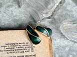 PT23-【 TRIFARI 】トリファリ・ヴィンテージピアス  Gold Tone Green Enamel