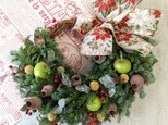 fresh（生花）の花材を使ったクリスマスリース『青りんごとユーカリ』