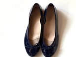 大人シンプル エナメルリボンバレエパンプス　ネイビー　デイリーも通勤も◎