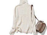 冬の定番に、立体アラン模様の美しい一品　カシミヤとウールのハイネックニット　セーター　ベージュ 251122-1