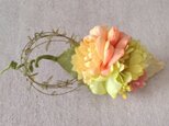 染め花のミニ2way(葉付き、グリーン&サーモン&イエロー)の画像