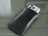 《RIVER》ハードレザー スリーブケース レギュラー（iPhone17 他）《2colors》