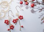 *初梅*白蝶貝と紅珊瑚の梅のピアス