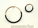 【 ゴールド・黒　 フープ　asymmetry　輪っか　ピアス】