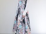 春物sale◎◎着物のノースリーブカシュクールワンピース（黒に花々・L）
