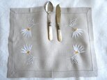 デイジーの手刺繍飾り ベージュの長方形リネンクロス
