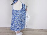 インクブルー・ボタニカルフラワーとワッフルポケットのスカート│お花見 ドライブ お出かけ　旅行