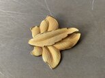 Vintage 80s USA retro gold tone botanical leaf brooch