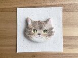 猫のお顔の陶器ブローチ〜穏やかなキジ猫〜【一点もの】
