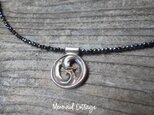 *sv925*　Wave of KORU　マザーオブパール「コル」とブラックスピネルの2WAYネックレス