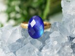 ブルーシェルと水晶による虹の光抱くリング　～朧夜（おぼろよ）
