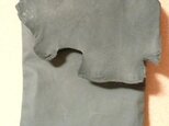 洗いざらしジーンズのような革　ラフ味手提げバッグの画像
