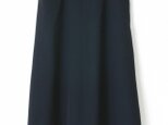 シンプルな濃紺色スカートの画像
